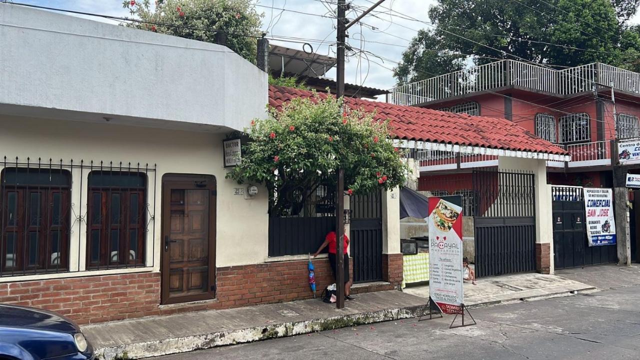 El Meson De Los Abuelitos Retalhuleu Exterior foto